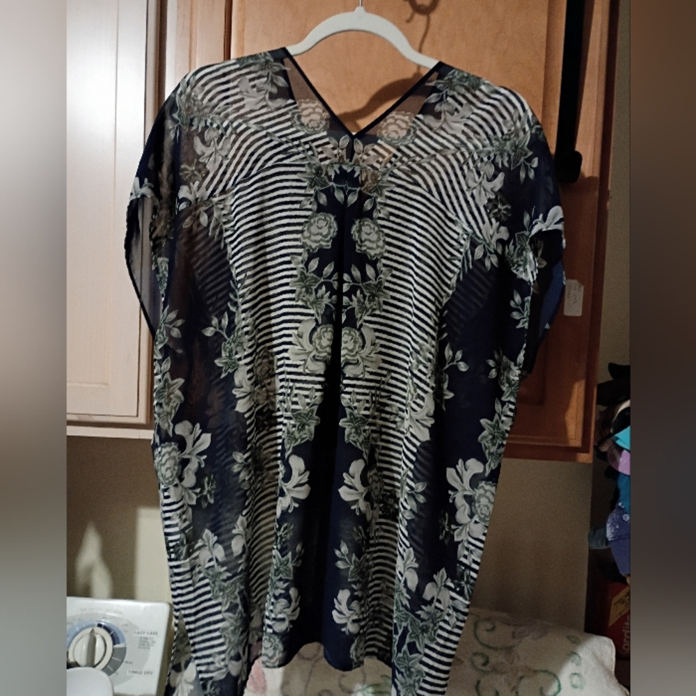 Cabi Sheer - Picture 2 of 3